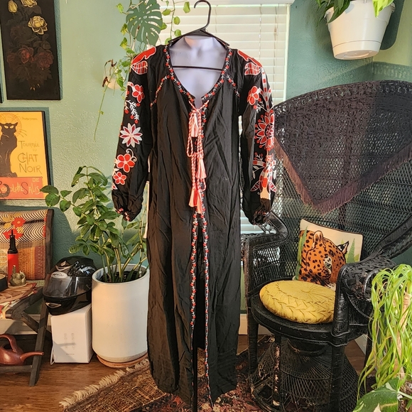 Mo Haun Yi Chu Dress - Picture 2 of 4